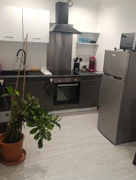 Grand studio dans maison parking privé gratuit