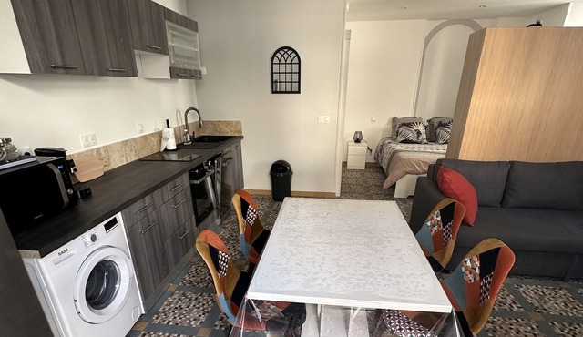 Grand Studio Neuf Tout Équipé