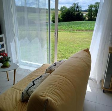 Grand studio récent indépendant