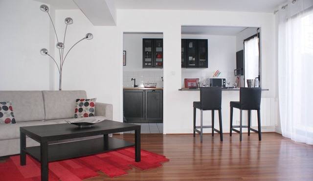 Grand T2 of 59m with private garden and parking in the historic center Dijon