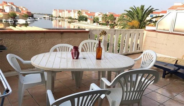 Grand T3 avec terrasse, piscine et parking près de la plage - FR-1-81-242