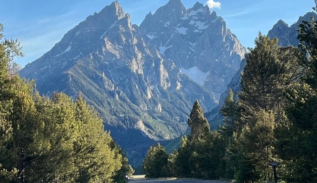 Grand Teton Splendor, 4-Bedroom Home adjacent to Jackson Hole Golf & Tennis Club