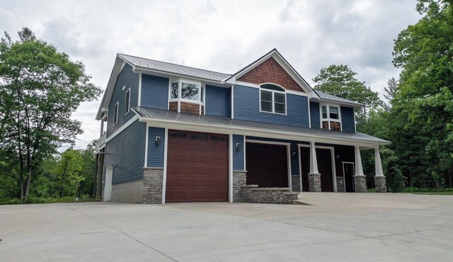 Grand Traverse Therapy-Hot Tub/PoolTable/AC