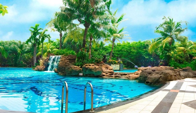 Grand Tropic Suites Hotel