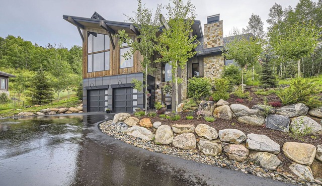 Grand Upscale 4-bedroom home with gourmet kitchen in Silverthorne, CO