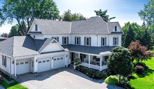 Grand Victorian Farmhouse Escape with Pool, Hot Tub & Fire Pit Nights in Ontario, Canada