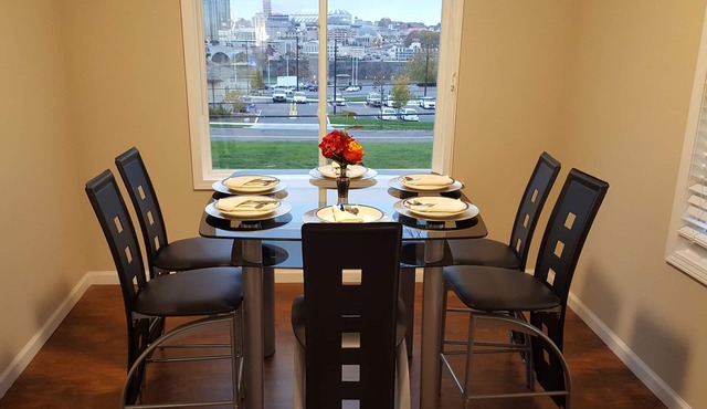 Grand View, walk to the Falls, Casino and Attractions