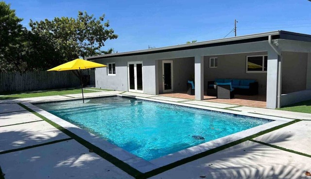 Grand Villa Resort B 2BR, Heated pool and sleeps 6