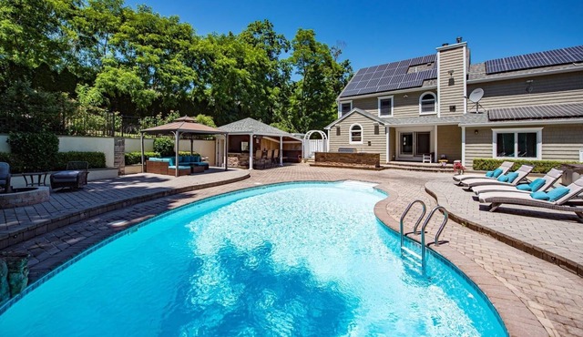 Grand Villa: Resort Style,Heated Pool,Sauna,Gym,Basketball Court