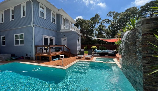 GrandCraftsman style home with pool and hot tub/center to all of New Orleans
