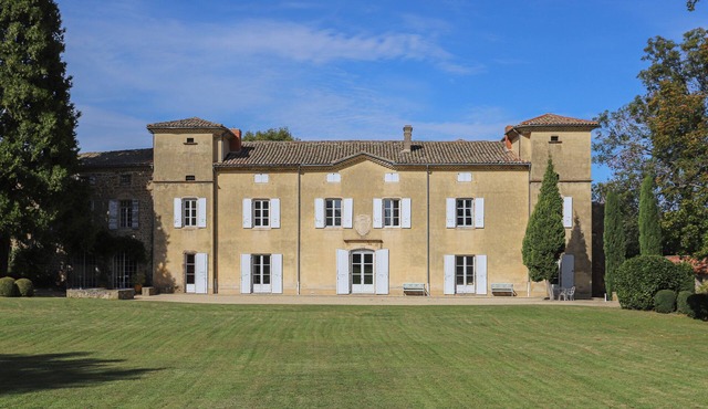 "Grande bastide du midi" in Ardèche -1h15 Lyon-exposé sud-terrasses-parc-piscine