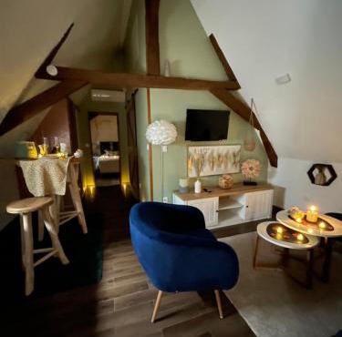 Grande chambre confortable