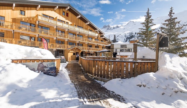Grande Chambre Ski Aux Pieds | Jacuzzi extérieur!