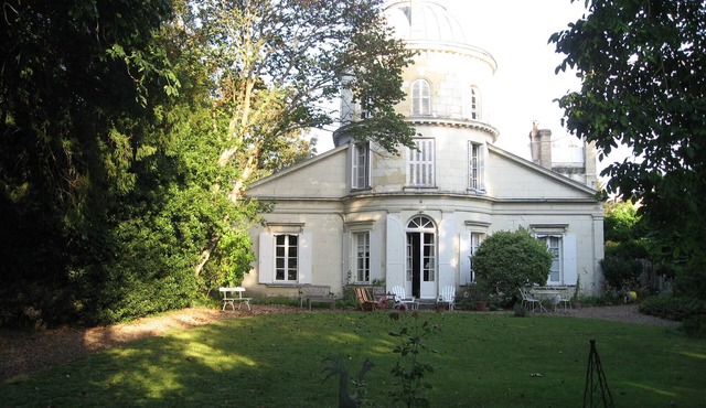 Grande Chambre/studio Indépendante- Entrée Privée, Dplein-pied sur le Parc