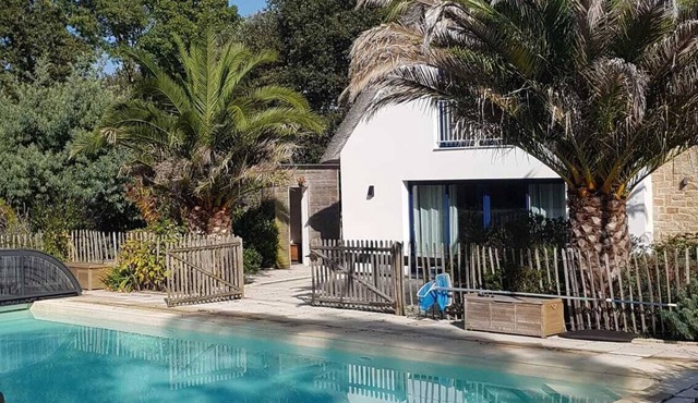 Grande Chaumière sur un Parc Clos et Arboré de 6000 m2 Avec Piscine Chauffée