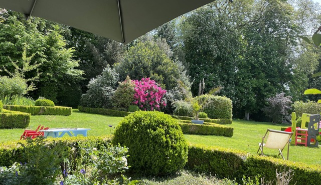 Grande Dépendance Avec son Jardin au Sein du Parc Boisé dun Château 10/12 Pers