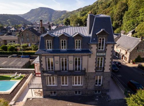 Grande demeure avec piscine couverte et parking pour 15 personnes - FR-1-858-4