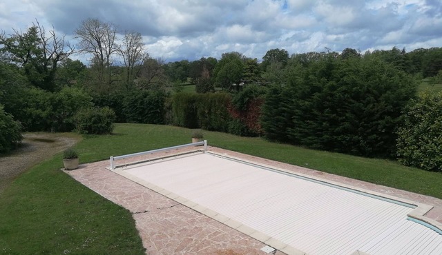 Grande maison avec piscine Large house with swimming pool