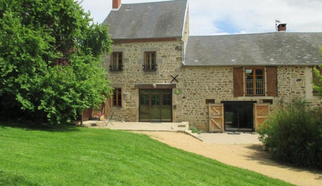 Grande maison en pierre avec jardin clôturé, animaux admis - FR-1-489-198