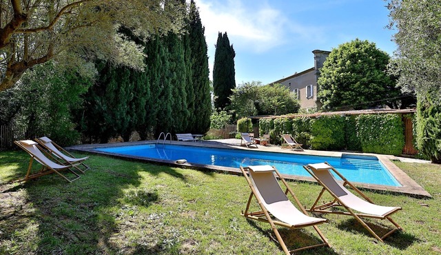 Grande Maison Avec Cheminée au Bord de la Rivière et Grande Piscine