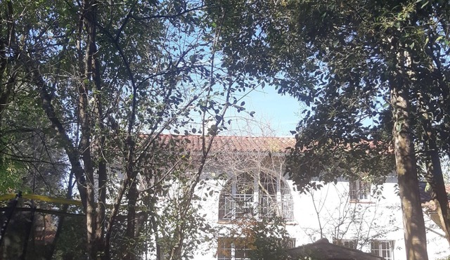 Grande Maison au Milieu des Arbres à 5mn du Métro