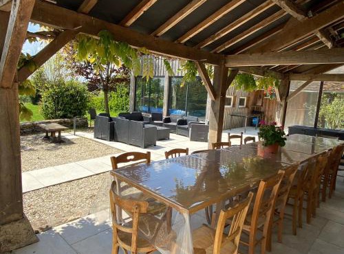 Grande Maison avec Piscine Intérieure Chauffée - FR-1-591-778