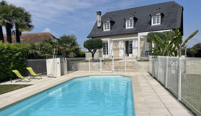 Grande Maison Avec Piscine et vue sur la Chaîne des Pyrénées