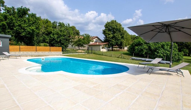 Grande maison avec piscine et étang privé, proche de Brantôme - FR-1-616-332