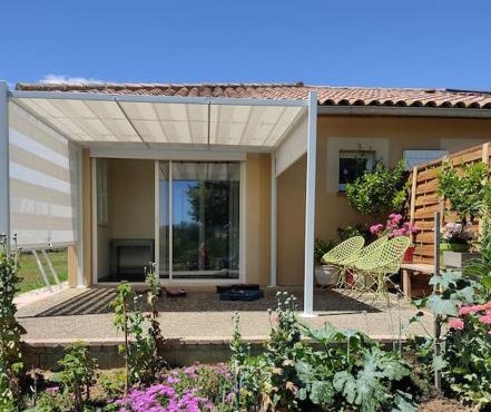 Grande maison avec vue sur le lac