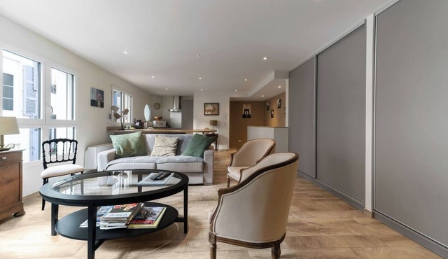 Grande maison climatisée avec parking centre ville