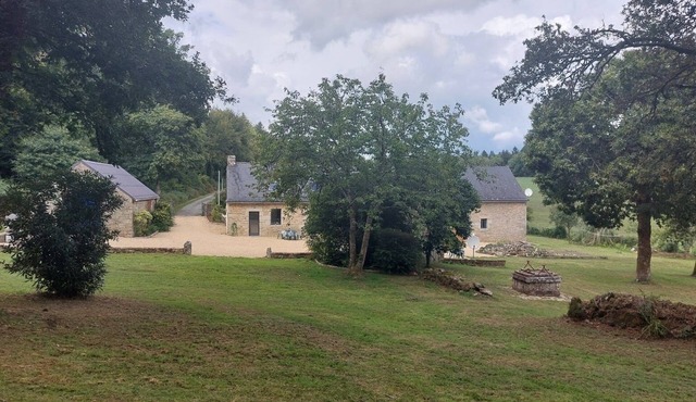 Grande Maison Dans une Propriété de Caractère