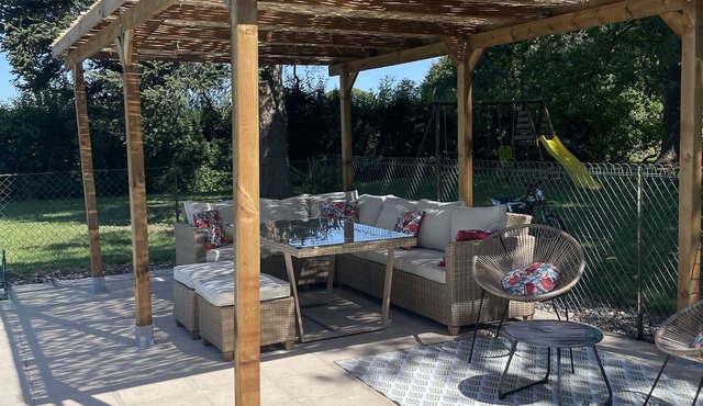 Grande Maison de Famille Avec Piscine Sécurisée Dans un Parc Arboré