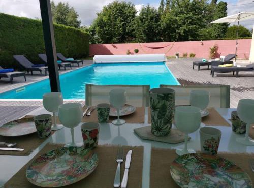 Grande maison de Touraine avec piscine chauffée