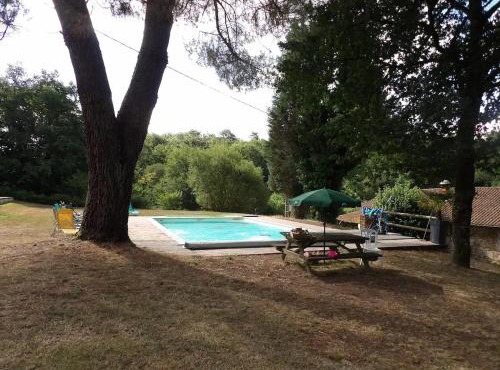 Grande maison de vacances avec piscine à Razès 190 m²