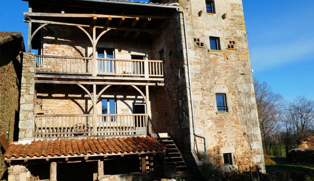 Grande maison en pierres au calme avec superbe vue