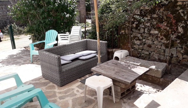 Grande Maison en Pierre de 8 Chambres au Coeur du Village de Bastelica