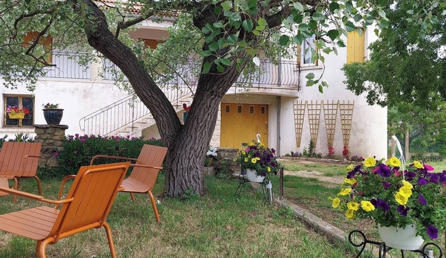 Grande Maison Familiale Accueillante Tout Juste Rénovée sur 3000m2 de Terrain