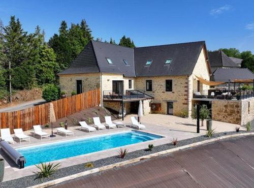 Grande Maison Familiale avec Piscine Privée et Animaux Bienvenus - FR-1-616-527
