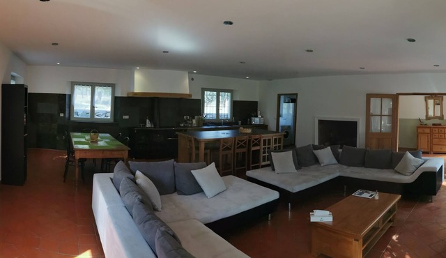 Grande Maison Provençale Pour les Amoureux de la Nature et des Animaux