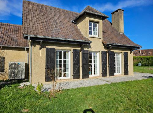 Grande maison rénovée avec jardin, idéale familles et professionnels