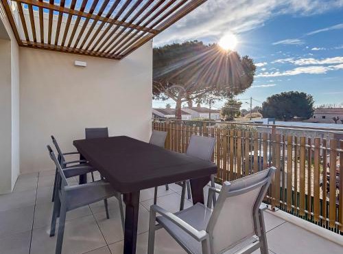 Grande Terrasse & Parking - à Vias