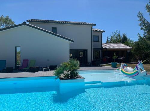 Grande villa avec piscine et spa