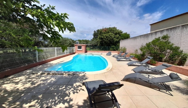 Grande Villa Dans les Garrigues Méditerranéennes