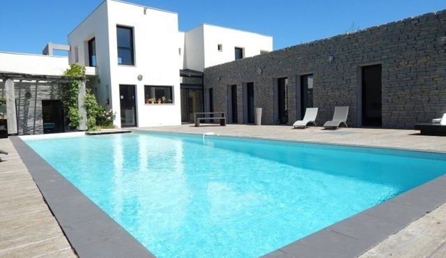 Grande Villa Avec Piscine et Sauna à 10 min de Montpellier et 30 min des Plages