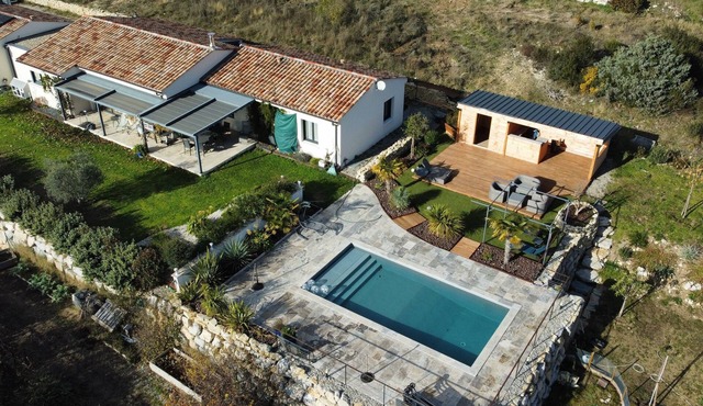 Grande Villa Moderne Avec Piscine et 5 Chambres sur Grand Terrain