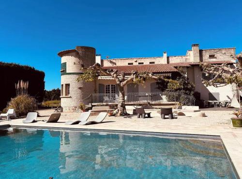Grande Villa Provençale avec Piscine Privée à Gémenos