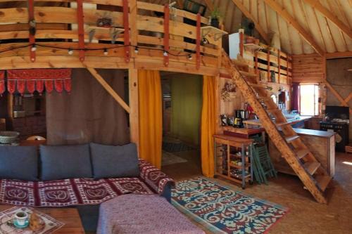 Grande YOURTE dans les jardins d'Amagaïa