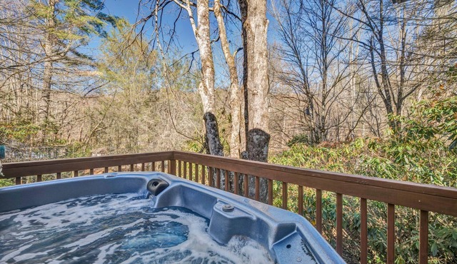 Grandfather’s Gem – Cozy Cabin w/Hot Tub