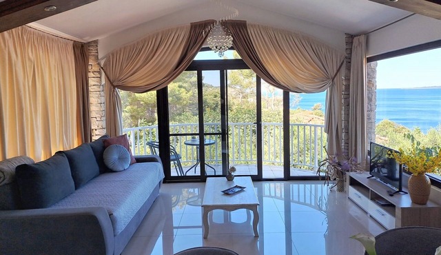 Grandiose Dalmatian stone Villa near sea, with apartments, swimming pool