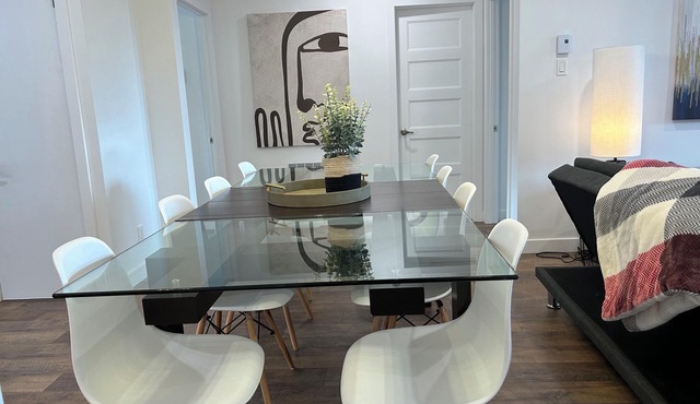 Grandiose!, Ground floor, 3 Bedrooms! Vue Chateau! Renovated, Air-conditioned, Free parking